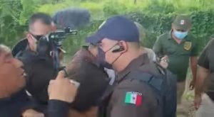 “Periodista corresponsal para Tv Azteca fue agredido por un agente del Instituto Nacional de Migracion”.