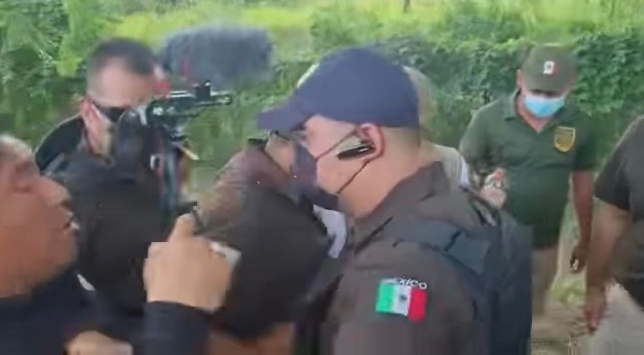 “Correspondent journalist for Tv Azteca was attacked by an agent of the National Migration Institute.”
