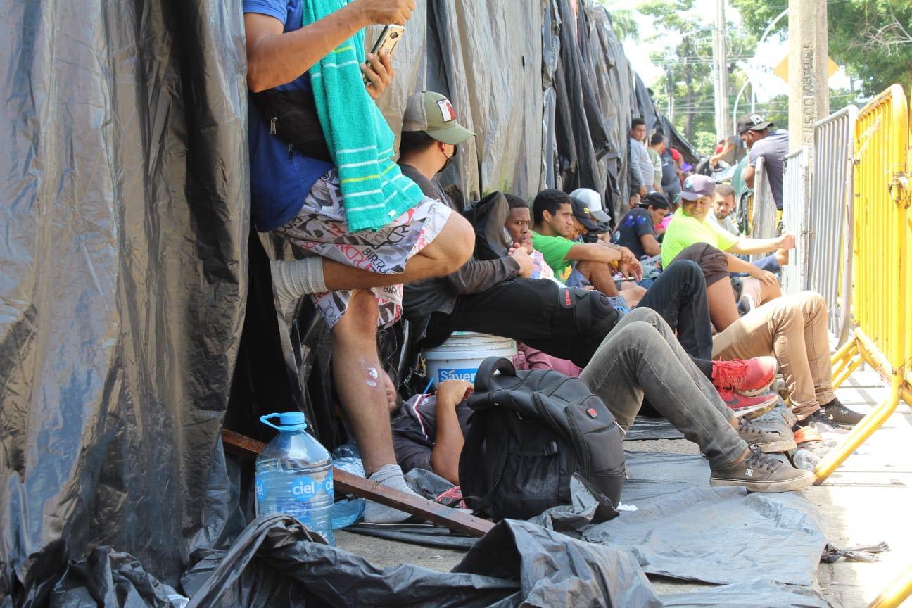 “Mas de 4000 Migrantes en situacion de calle esperan permiso en Tapachula”.