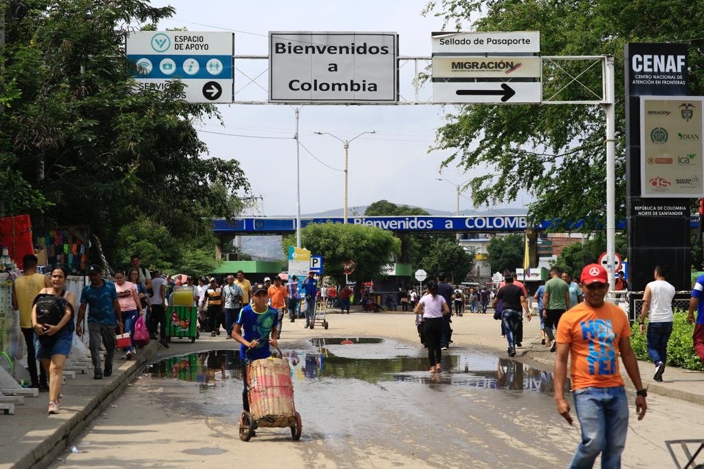 Venezuelan migration on the Simon Bolivar bridge in Cucuta Colombia
