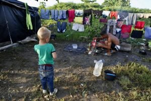 Campamento migrante en Necocli Colombia a un paso de la selva del Darién.