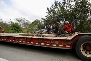 Migrantes en Colombia rumbo al Darién dicen la frontera en USA está abierta