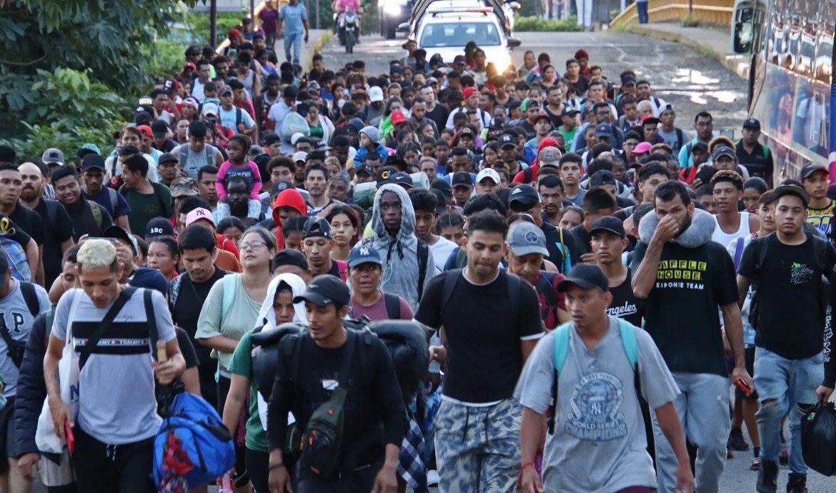 Migrant caravan advances to Mexico City on its way to the US