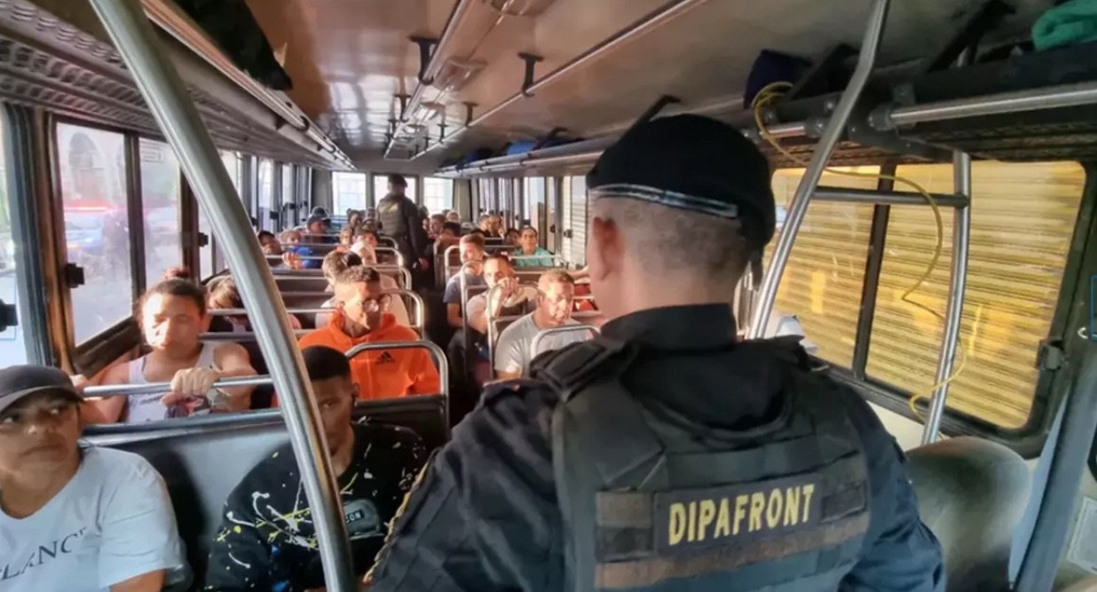 Bus with 70 migrants, including 9 Venezuelans, intercepted in Guatemala