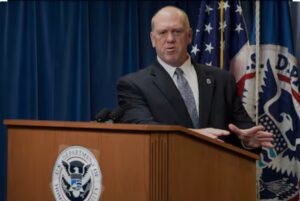 Tom Homan, confirmó el inicio de las deportaciones masivas y redadas en EE.UU