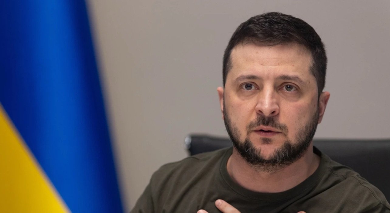 Ovacionan a Zelensky después de ser humillado por  Trump