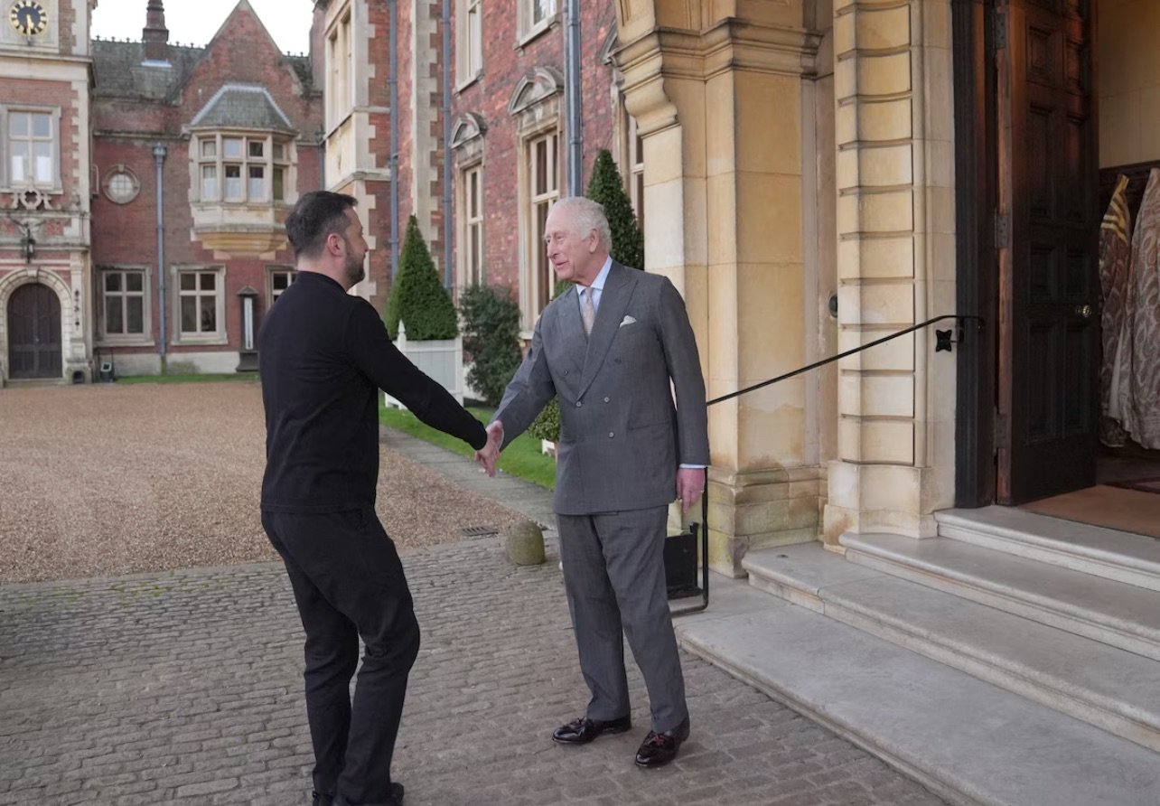 El rey Carlos III abre las puertas de Sandringham a Zelenski tras la tensa reunión con Donald Trump