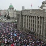 Protesta masiva en Belgrado contra el Gobierno del presidente Vucic