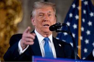 Estados Unidos: Trump estudia prohibir la entrada a venezolanos y 43 países