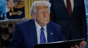 Trump dice que no firmó la proclamación invocando la Ley de Enemigos Extranjeros
