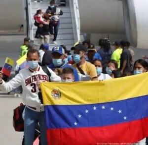 Llegan a Venezuela más de 199 migrantes venezolanos deportados desde EE.UU.