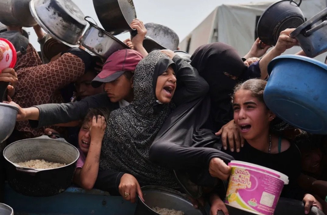 Israel intensifica ataques sobre Gaza pese a emergencia humanitaria