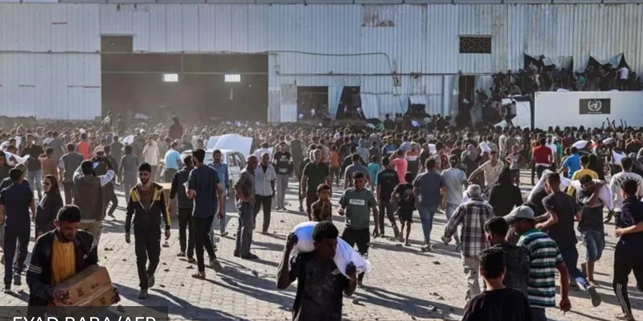 Mueren cuatro palestinos en un asalto de “hordas de personas hambrientas” a un almacén de alimentos en Gaza