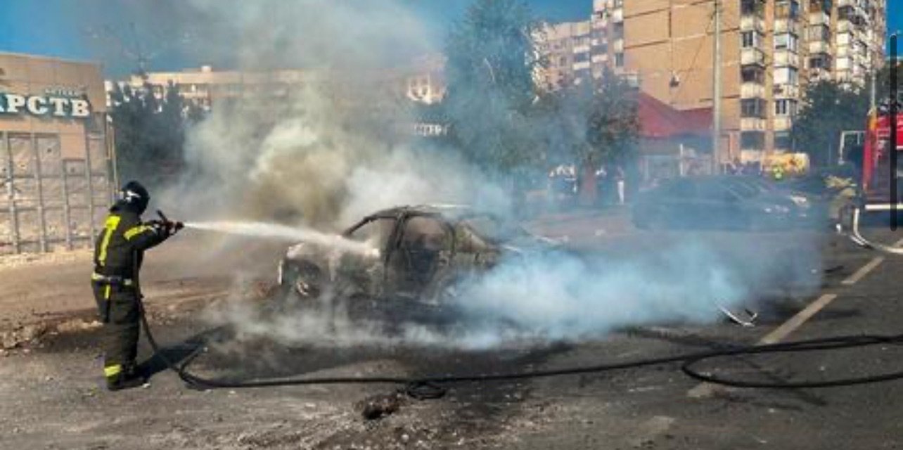 Ataques rusos dejan dos muertos y 60 heridos en Járkiv