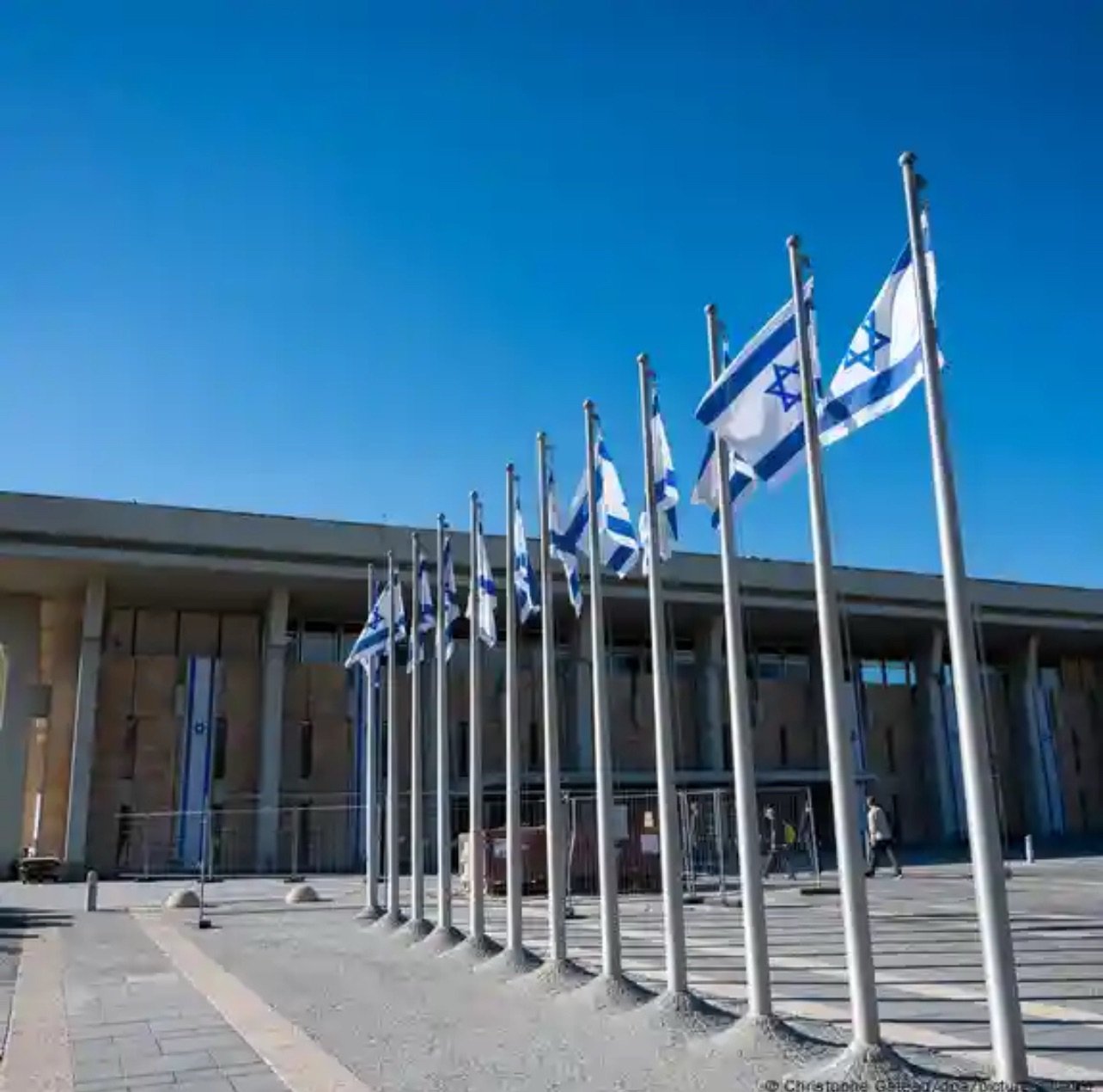 Oposición israelí busca elecciones anticipadas y sufre revés